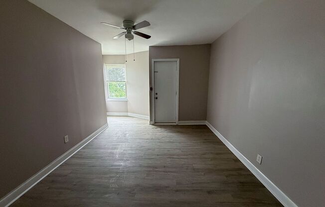 2 beds, 1 bath, 736 sqft, $1,350, Unit 6