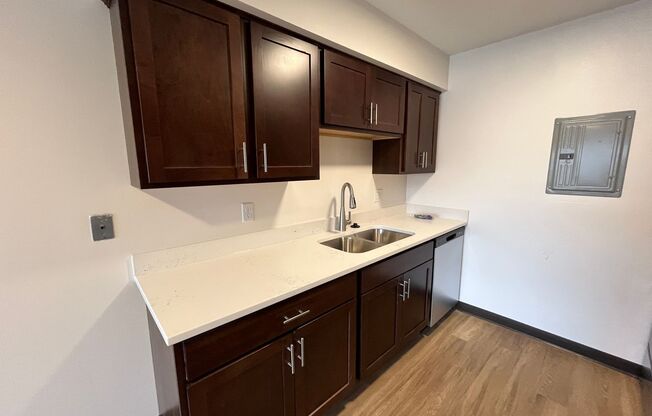 2 beds, 1 bath, 975 sqft, $1,490, Unit 2700-226