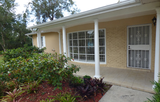 880 E LEHIGH DR