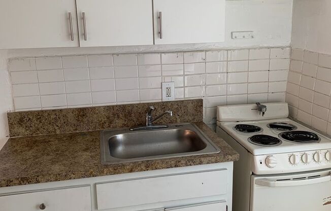 Studio, 1 bath, 313 sqft, $1,300, Unit 8