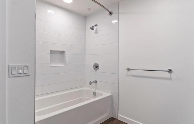 1 bed, 1 bath, 2,308 sqft, $5,600, Unit 232