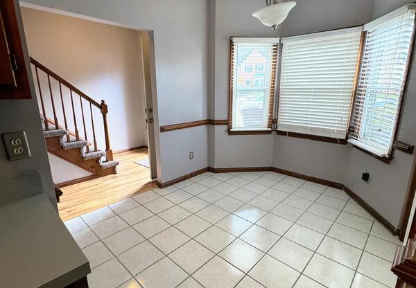 823 CREEKSIDE CRES