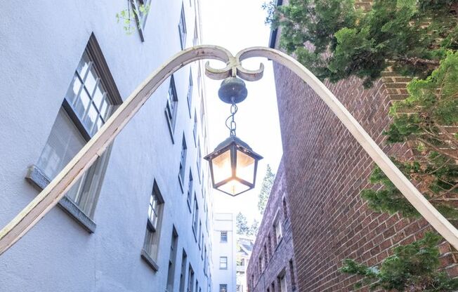 Studio, 1 bath, 425 sqft, $1,090, Unit 104