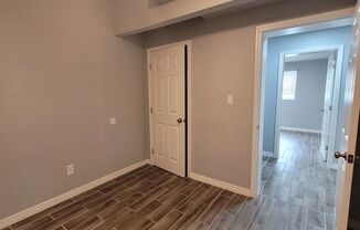 2 beds, 1 bath, 700 sqft, $1,200