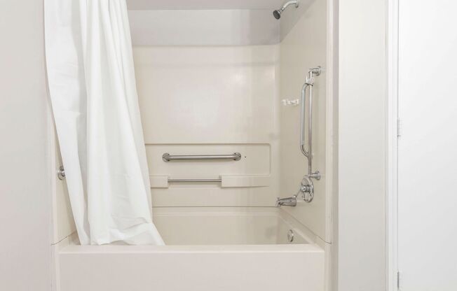 2 beds, 2 baths, $895, Unit 2