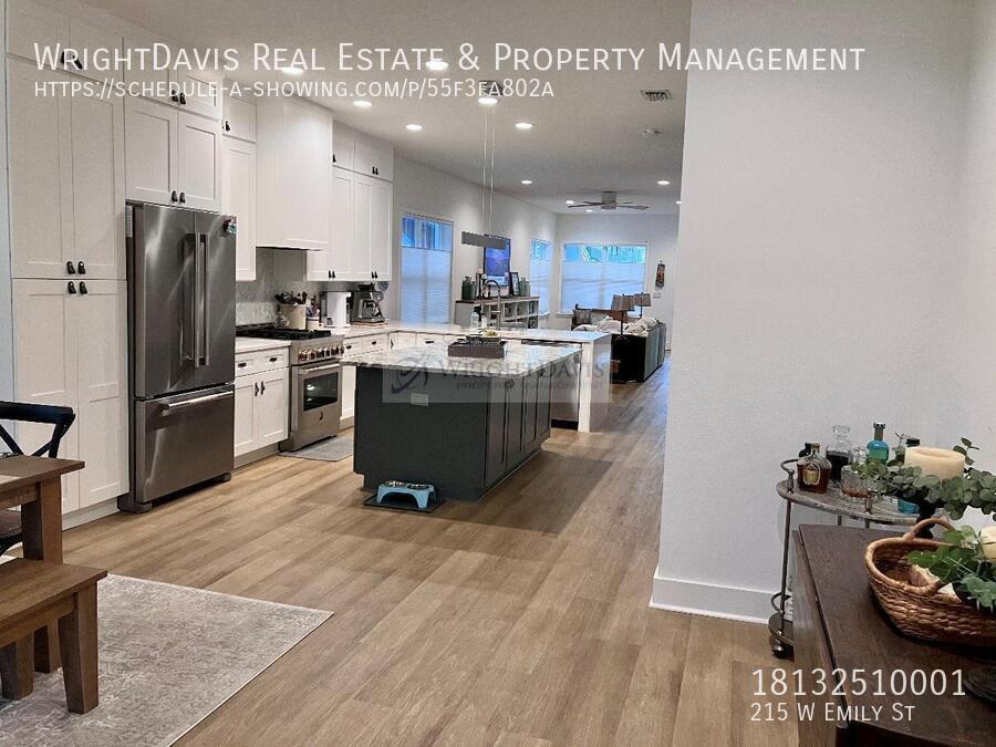 215 W EMILY ST