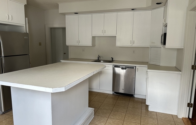 2 beds, 1 bath, 1,600 sqft, $3,000, Unit 29