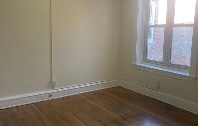 3 beds, 1 bath, 1,400 sqft, $1,550, Unit 4530-C24