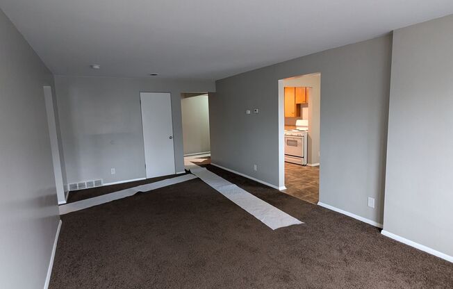 2 beds, 1 bath, 700 sqft, $850, Unit Unit 10