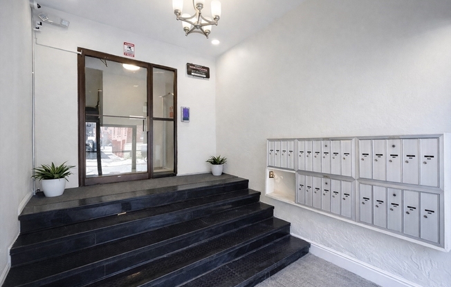 2 beds, 1 bath, $2,521, Unit 21