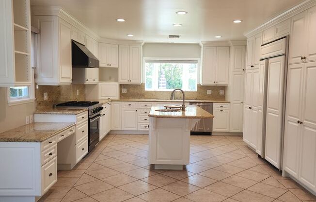 3bed/2bath 2,033sqft+GARAGE, SOLAR PANELS and PRIVATE YARD in Sherman Oaks available for long-term lease.