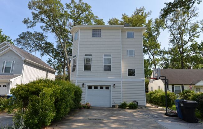 3 Story Duplex-Condo at the Beach