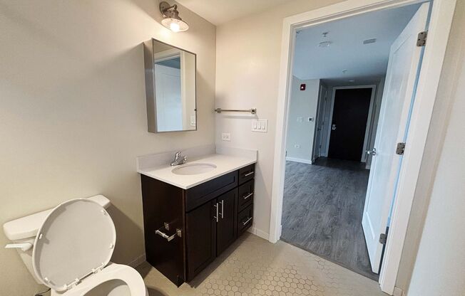 2 beds, 1 bath, 826 sqft, $2,500, Unit 410