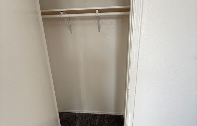 3 beds, 1.5 baths, 1,140 sqft, $1,199, Unit 405-102