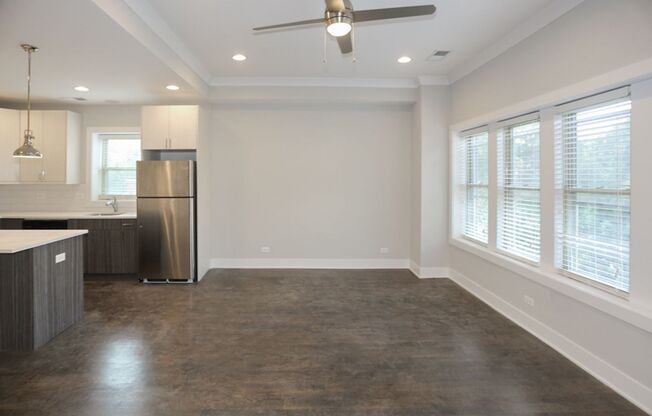 2 beds, 1 bath, 755 sqft, $3,100, Unit 3915-3S