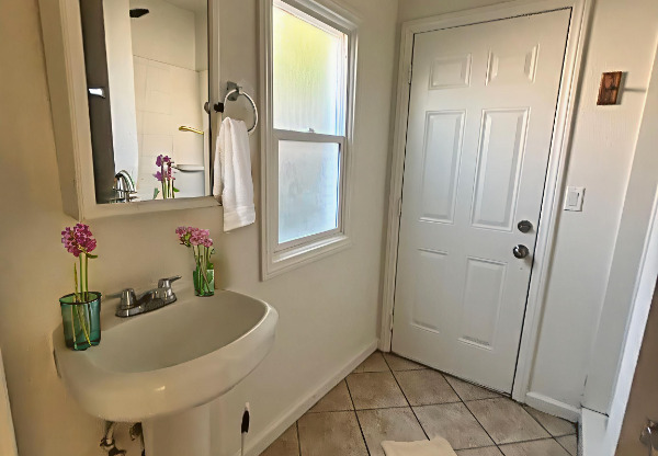 1402 N WILLOWBROOK AVE