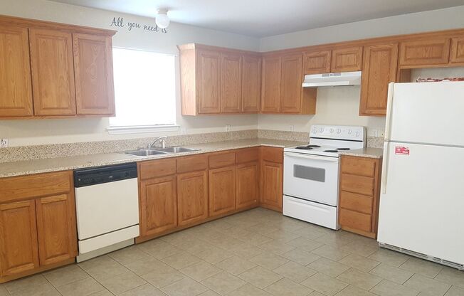 3 beds, 2 baths, $1,380