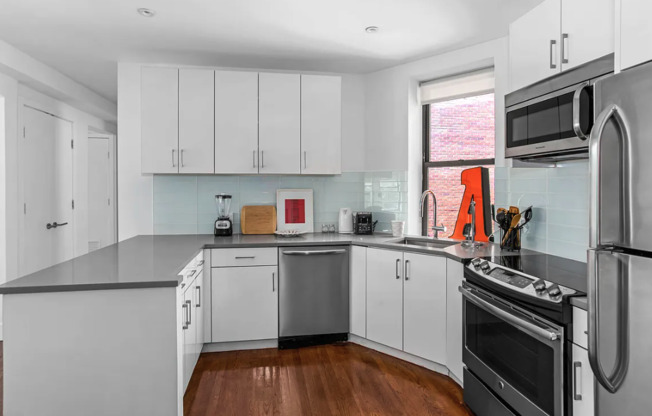 3 beds, 2 baths, $10,895, Unit 4D