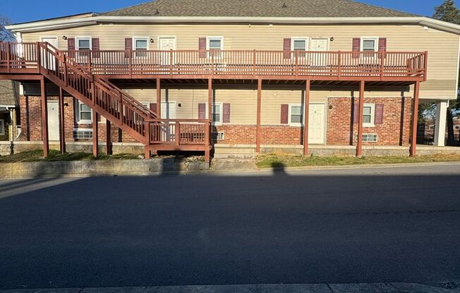 712 Lamont St.