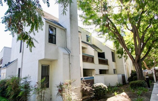 Stunning 2 bedroom/ 2 bath Condo in Creekwood at River Run in Mission Valley