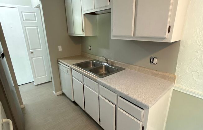 2 beds, 1 bath, 850 sqft, $900, Unit unit 5