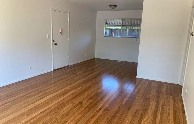 Spacious 2 bed/1.5 bath duplex in Walnut Creek