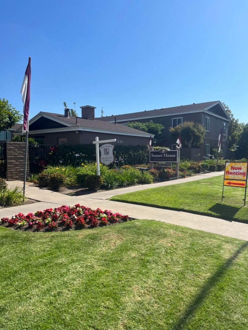 Welcome to Wilson - 241, your new home in sunny Costa Mesa, California.