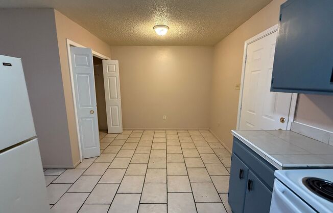2 beds, 1.5 baths, 1,100 sqft, $930, Unit 8835-B
