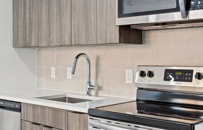 2 beds, 1 bath, 603 sqft, $1,835, Unit 5930-201