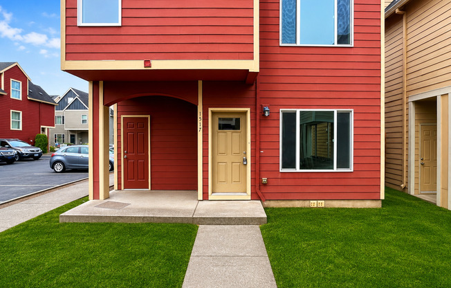 Bright End-Unit Townhouse with a Loft & Covered Patio