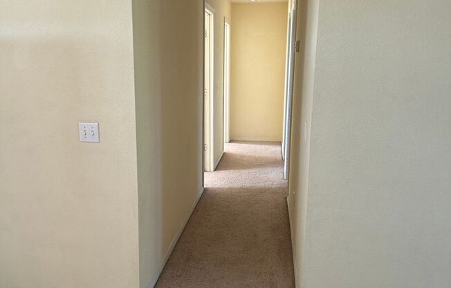 3 beds, 2 baths, $1,400, Unit # 1019 N