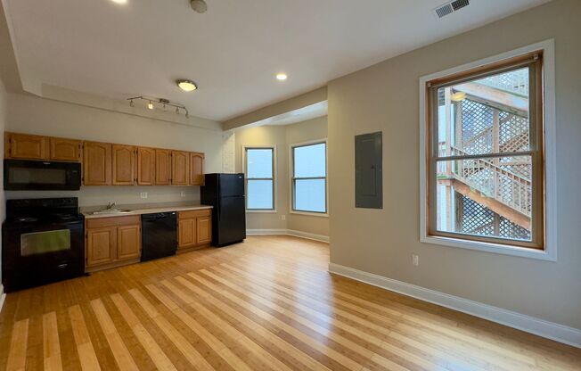 3 beds, 2 baths, $1,600, Unit 922 Whitelock -C1