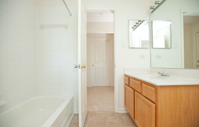 2 beds, 2 baths, 1,033 sqft, $1,569, Unit 14-14302