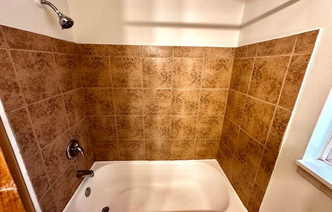 Studio, 1 bath, 350 sqft, $1,295, Unit 203