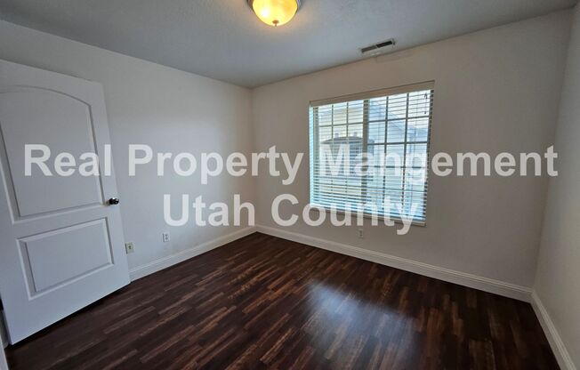 3 beds, 2 baths, $1,600