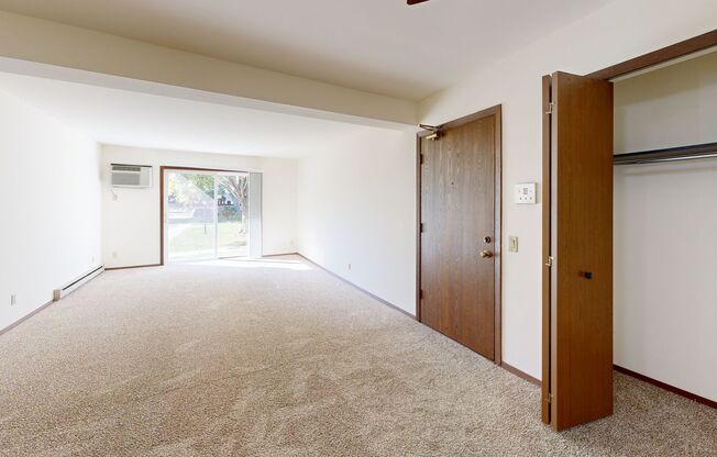 2 beds, 1 bath, 980 sqft, $1,750, Unit 7740CB