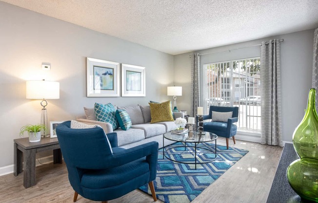 Tampa Pet Friendly Apartments at Arbour Ponds Aspen living room 2x2 950 sq ft