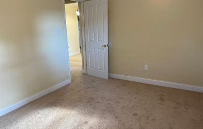 2 beds, 1 bath, $1,150, Unit 2569B
