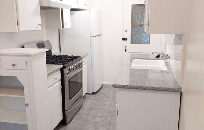 1 bed, 1 bath, $2,150, Unit 1271 ½