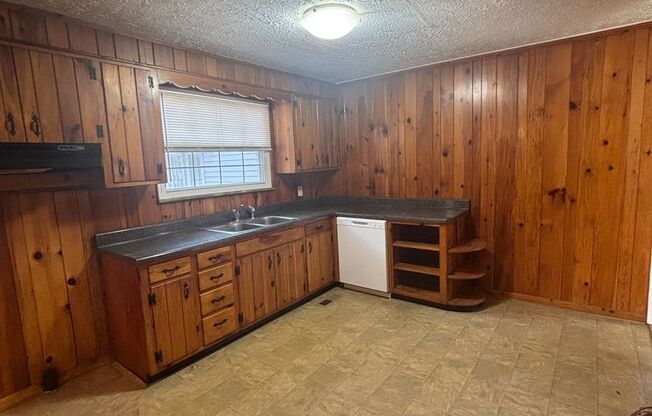 Updated 3bd/2bth home with Remodeled Master Suite & Prime Location!