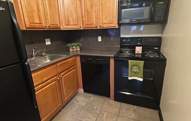 1 bed, 1 bath, 625 sqft, $1,250, Unit F06
