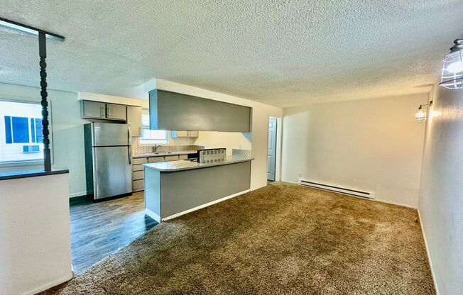 1 bed, 1 bath, 700 sqft, $1,150, Unit 1960-6A