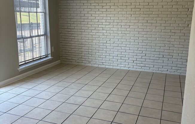 2 beds, 1 bath, 953 sqft, $1,349, Unit 563