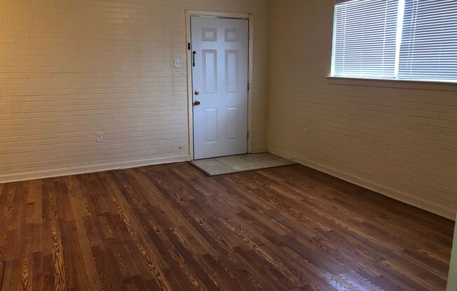 1 bed, 1 bath, 675 sqft, $600, Unit 1215-5