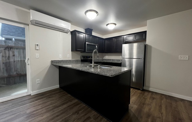 2425 Valencia Street