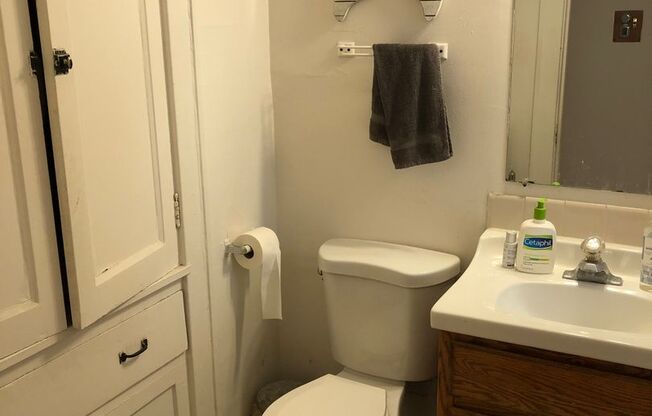 2 beds, 1 bath, 1,100 sqft, $1,350, Unit 5