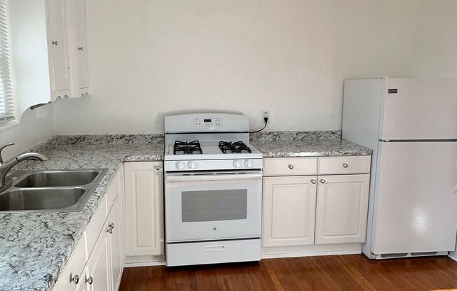 2 beds, 1 bath, $2,695, Unit 2444