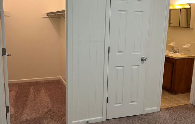 1 bed, 1 bath, 500 sqft, $1,130, Unit R-2