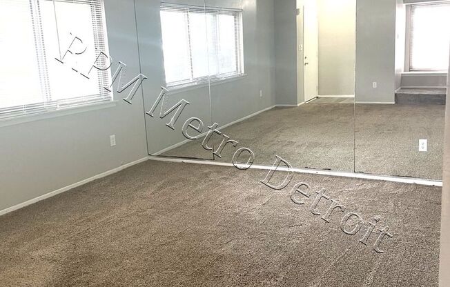 MOVE-IN READY SOUTHFIELD CONDO
