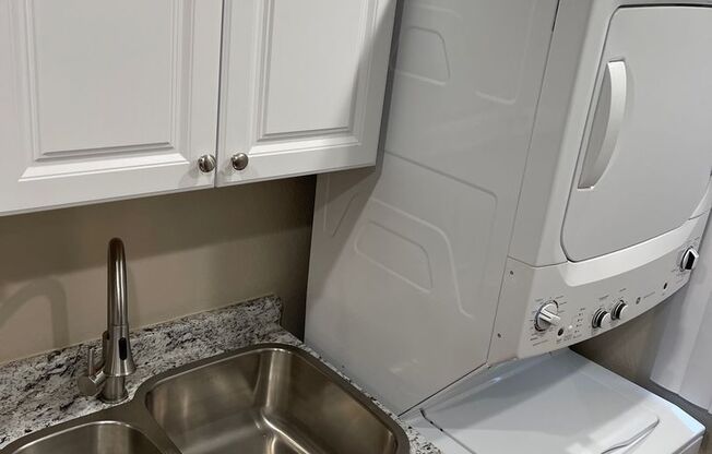 1 bed, 1 bath, 592 sqft, $1,075, Unit 215